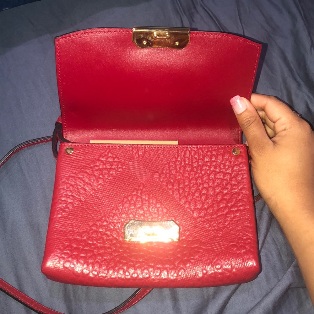 Authentic Burberry Pebble Crossbody - Picture 3 of 4